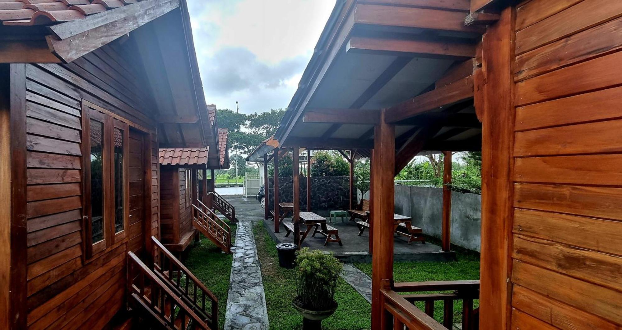 Mayeka Transit Hostel Bandara Internasional Lombok Praya Eksteriør bilde
