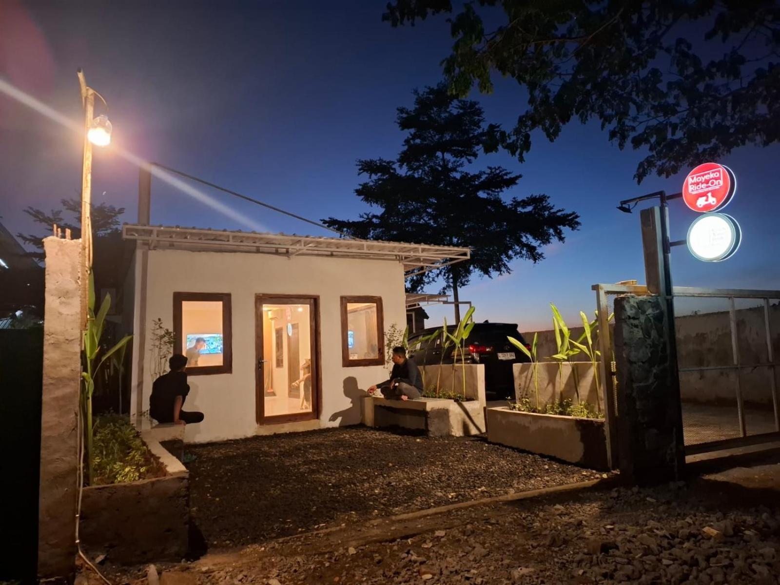 Mayeka Transit Hostel Bandara Internasional Lombok Praya Eksteriør bilde