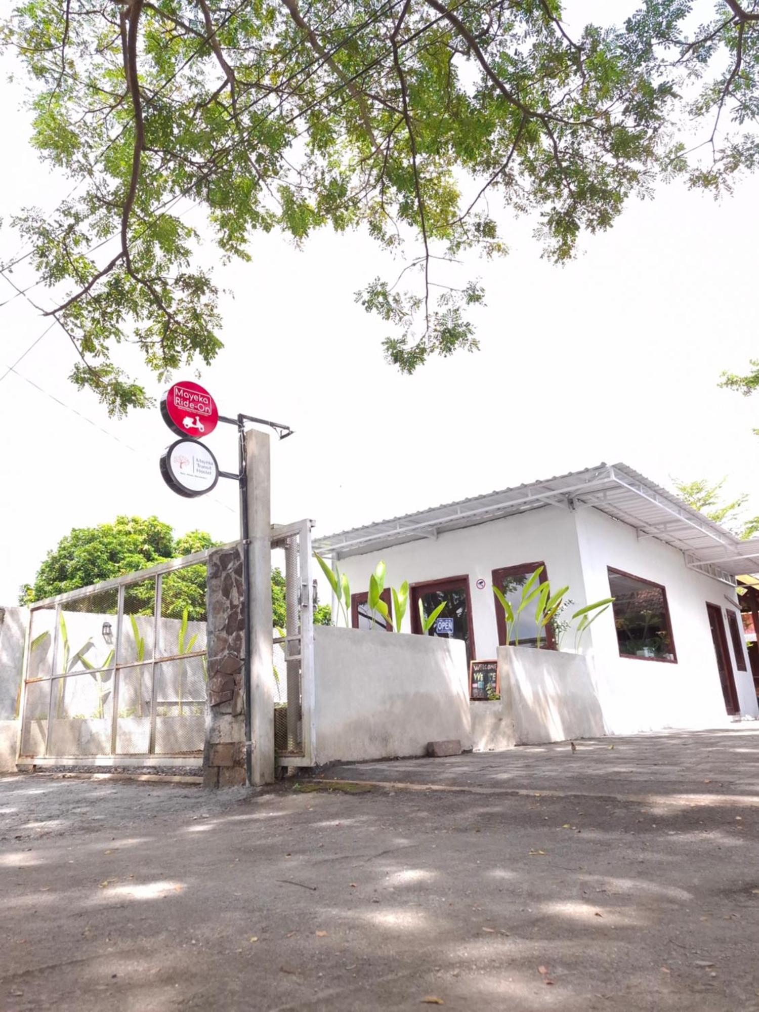 Mayeka Transit Hostel Bandara Internasional Lombok Praya Eksteriør bilde