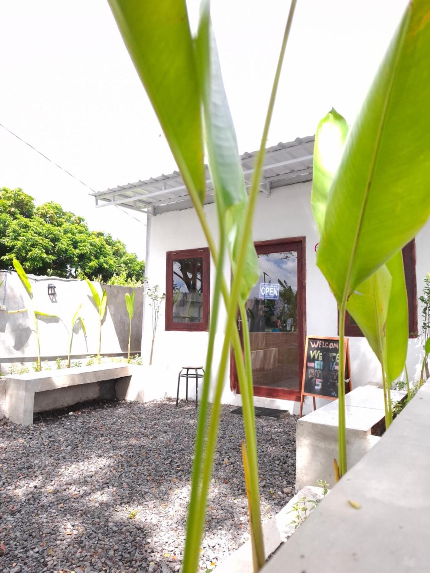 Mayeka Transit Hostel Bandara Internasional Lombok Praya Eksteriør bilde